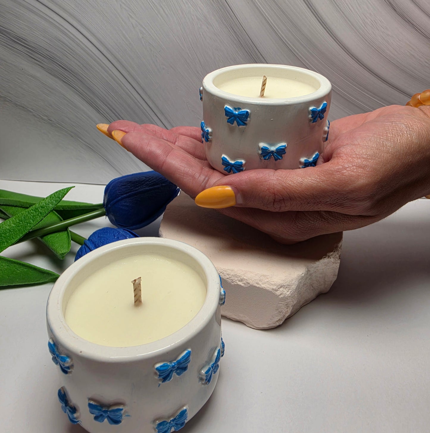 🎀 Himmelsschleife – Duftkerze im handgefertigten Gipsbehälter | 52g