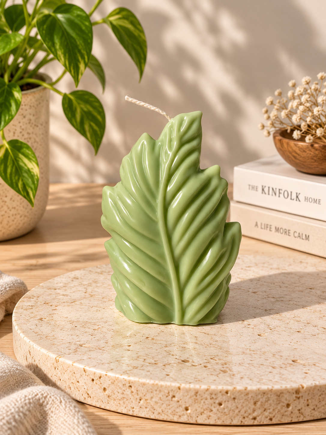🍃 Blattlicht – Handgefertigte Designkerze