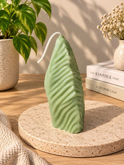 🍃 Blattlicht – Handgefertigte Designkerze