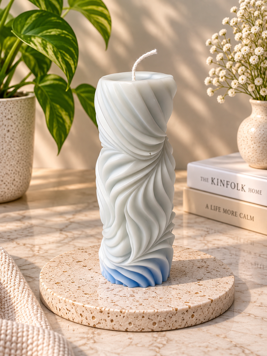 🕯️ Wellenlicht – Handgefertigte Designkerze