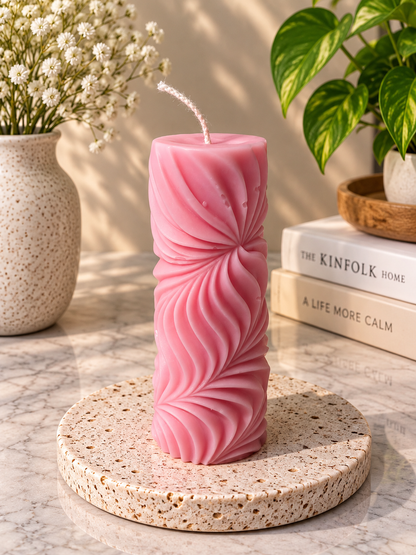 🕯️ Wellenlicht – Handgefertigte Designkerze