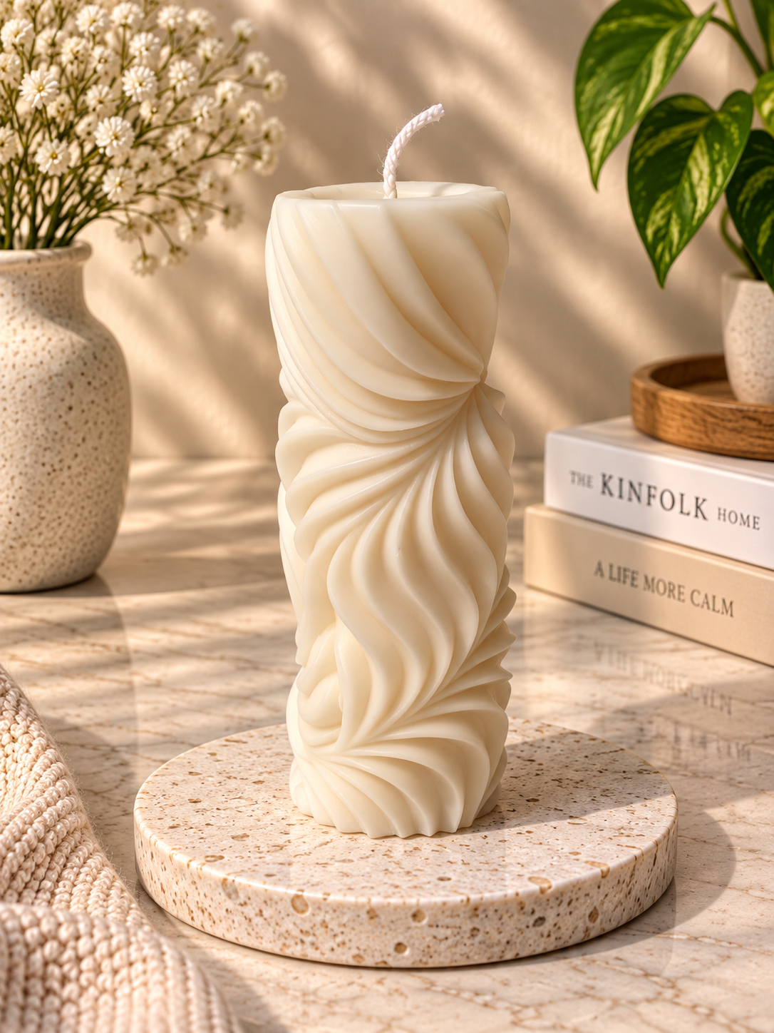 🕯️ Wellenlicht – Handgefertigte Designkerze