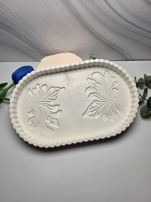 Naturblatt – Handgefertigte Dekoschale aus Gips (20 x 13 cm)
