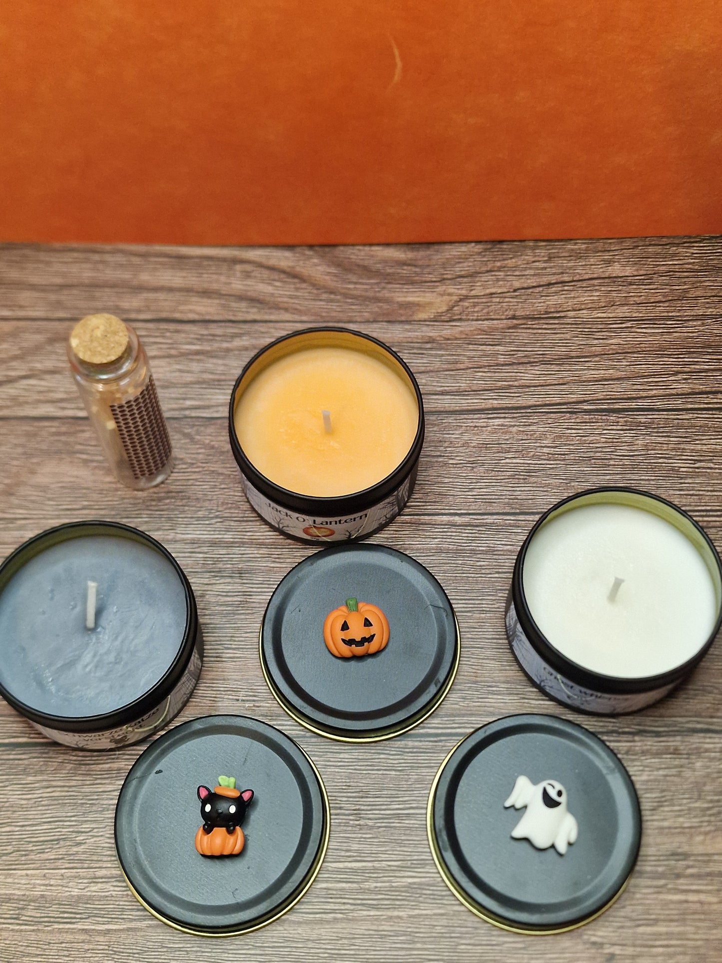 Kerzenpfad – Set aus 3 Sojakerzen in Halloween-Dosen