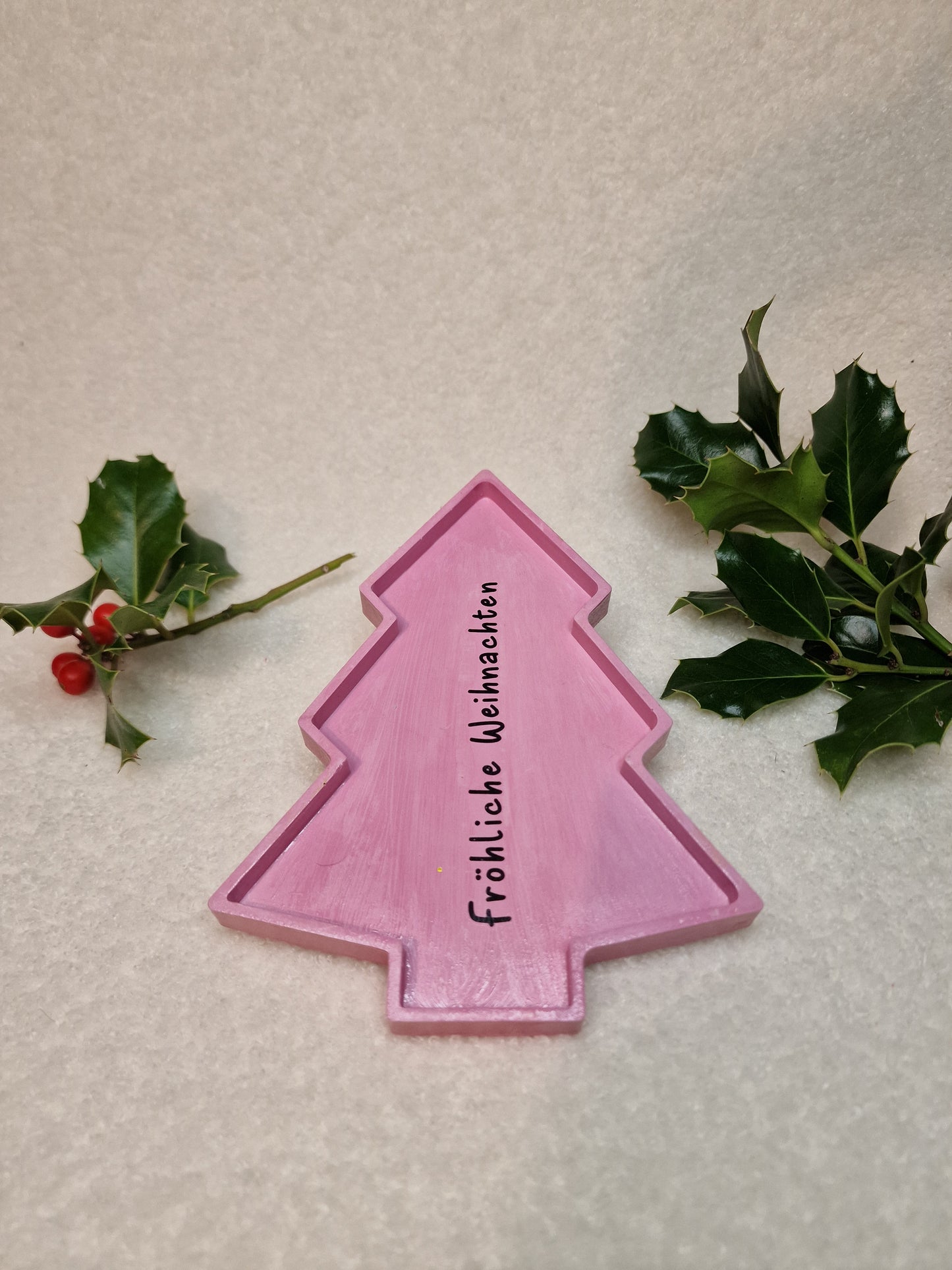 Weihnachtliche Dekoteller – handgefertigt aus Gips