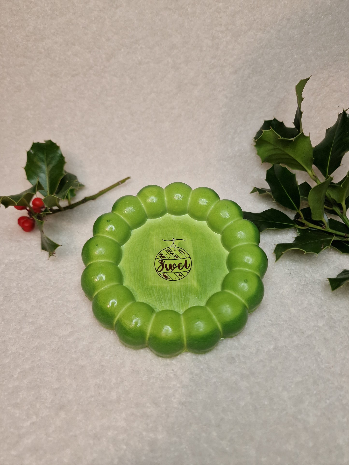 Weihnachtliche Dekoteller – handgefertigt aus Gips