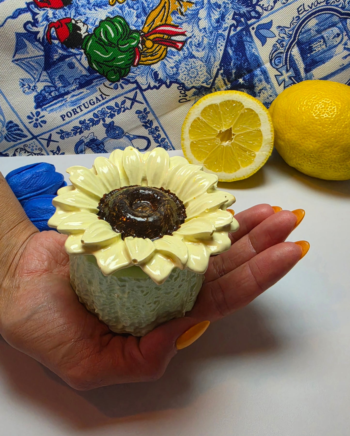 Weiße Tee Sonne – Weißer Tee Duftkerze im Sonnenblumen-Design