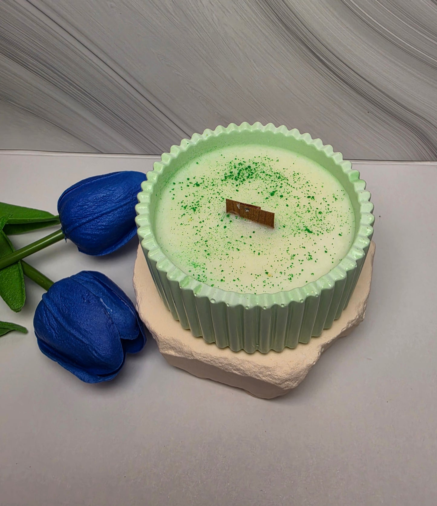 🌸 Blütenzauber – Duftkerze im handgefertigten Gipsbehälter | 80g